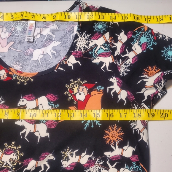 XMAS Santa Unicorn Reindeer Whimsical Size M LuLaRoe Butter Soft High Low Amy - Picture 6 of 12